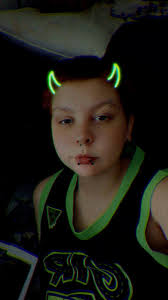 Anyone got kids around 14-17 that plays fortnite i really wanna play with  someone around my age my epic is Yxizz