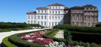 La venaria reale, grandioso complesso alle porte di torino con 80.000 metri quadri di edificio monumentale della reggia e 60 ettari di giardini la reggia di venarìa fu progettata dall'architetto amedeo di castellamonte. Venaria Reale La Reggia Sabauda A Due Passi Da Torino Vojagon