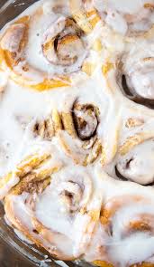 Flaky refrigerated biscuits are split and filled with fresh peach slices, cinnamon, nutmeg, and brie. Easy Biscuit Cinnamon Rolls Recipe Fast Cinnamon Rolls