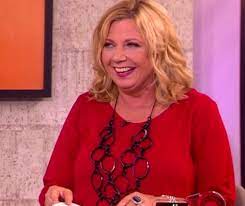 Loretta schrijver draagt deze glamoureus look bij koffietijd. Loretta Schrijver Niet Blij Met Nieuwe Locatie Koffietijd