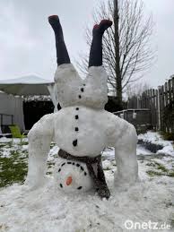 Schneemann in hohenroth steht vor freude kopf bearbeitet von pressemitteilung 17.01.2021 | aktualisiert: Wettbewerb Statt Unterricht Schuler Bauen Schneemanner Onetz