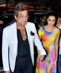 Shakti Kapoor With Daughter Shraddha Kapoor Baaghi Starring Shraddha And Tiger Has Been A Super Hit Shraddha Kapoor Shraddha Kapoor Cute Bollywood Actress