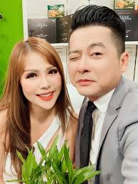 Thắm Bebe livestream khiêu chiến với vợ cũ Hoàng Anh: 'Cô Quỳnh Như chat,  nói chuyện với chồng tôi là có ý gì? Thấy anh Hoàng Anh qua đây thì định đổi