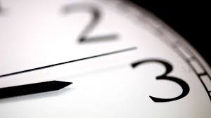 Jedes jahr ende oktober wird die uhr wieder zurück gestellt, ebefalls von 3.00 uhr zurück auf 2.00 uhr in der nacht von samstag. Zeitumstellung 2020 Die Winterzeit Wohin Wird Die Uhr Gedreht Wissen