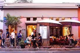 El barrio bellavista es un sector de la ciudad de santiago, la capital de chile, ubicado entre la ribera norte del río mapocho y el cerro san cristóbal.está dividido entre las comunas de providencia al oriente y recoleta al poniente, separadas por la calle pío nono que sirve como columna vertebral al barrio. Barrio Lastarria Home Facebook
