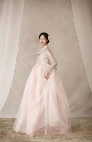 Pin Oleh Young Sun Di Korean Wedding Dress Gaun Pengantin Putih Aksesoris Wanita Gaun Pengantin Sederhana
