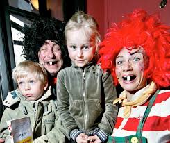 Besonders hervorzuheben sind die fantastischen zahnputzlieder, gesungen von wolfgang. Arkivbilder Historiske Bilder Bilder Fra Fredriksstad Blads Arkiv Karius Og Baktus Ukm Og Musikkbarnehage