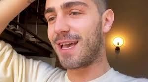 Entrambi sono influencer, ma quest'ultimo recentemente è stato al centro di molte polemiche. Tommaso Zorzi Ha Trovato Il Fidanzato Ecco Chi E Il Suo Accompagnatore