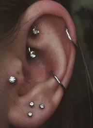 Stare Cosi Male Solo Per Uno Come Lui Jxdn Ear Peircings Earings Piercings Cool Ear Piercings