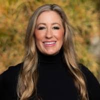 Amanda Macleod's Instagram, Twitter & Facebook