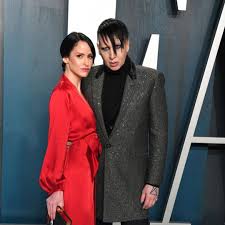 He has german and english ancestry. Marilynmanson Fr On Twitter Marilynmanson And Lindsay Usich Attend The 2020 Vanityfair Oscar Party Oscars2020