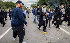 .indonesio inglés italiano japonés letón lituano noruego polaco portugués rumano ruso sueco tailandés turco ucraniano vietnamita. Miles De Judios Ultraortodoxos Bloqueados En La Frontera Entre Bielorrusia Y Ucrania Hoy