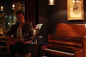 Nicolas Prampart - Professeur de chant, piano et guitare