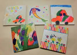 簡単デコパージュで 子どものお絵かきをコースターにしよう chiik デコパージュ 昔ながらのおもちゃ デコパージュ 作り方