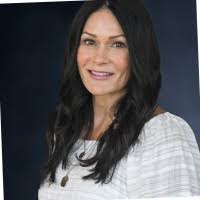 Keri Mackenzie's Instagram, Twitter & Facebook