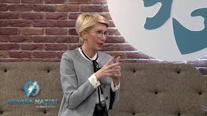 May 28, 2021 · raluca turcan, în plimbare, în timp ce o domnișoară îi ținea umbrela, deși aceasta avea mâinile libere fiind o zi ploioasă, ministrul muncii a avut nevoie de o umbrelă. Raluca Turcan Despre Studiile Sale La Institutul Pushkin È™i Cum A Ajuns CetÄƒÈ›ean De Onoare In Sua Youtube