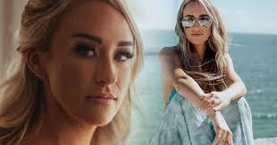 Nicole Hocking's Instagram, Twitter & Facebook