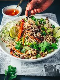 Vietnamlainen Karamellisoitu Nyhtokaura Nuudelisalaatti V Viimeista Murua Myoten Pad Thai Pad Thai Recipe Asian Noodle Dishes