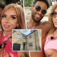 Love Island's Faye & Teddy Take Fans On House Viewings