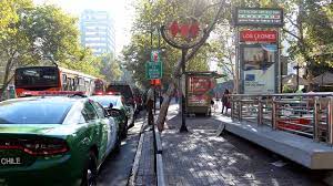 Located in the heart of the commercial area of providencia, some of its entrances are integrated into the retail lower levels of buildings. Cierran Estacion Los Leones Del Metro Por Manifestaciones De Estudiantes
