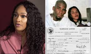 Aaliyah was an american singer best known for her album 'age ain't nothing but a number'. R Kelly Married Aaliyah 15 After Getting Her Pregnant And Lied About Her Age To Protect Himself Daily Mail Online
