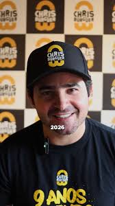 Aviso rápido do Chris Burguer 📢, No momento, estamos fechados., Retornamos  com atendimento normal no dia 02 de janeiro., Aproveite as festas, celebre  com cuidado e moderação., Desejamos boas festas a ...