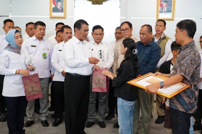 Alfonsius Albinus Mehan Dianugerahi Gelar Pahlawan Pangan atas Pengabdian di Papua