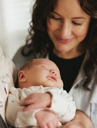 Coming out of our hibernation real quick to share some pics from a newborn  photoshoot we did recently with our friend @kevinblakethomas 🥹 The last  pic was Ollie's idea because he wanted