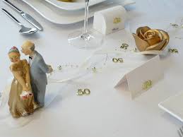 Stilvoll zur goldenen hochzeit einladen und 50 jahre hochzeitsjubiläum mit den liebsten feiern: Mustertische Zur Goldenen Hochzeit Bei Tischdeko Online