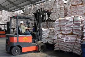 Ikatan operator forklif indonesia / to become a forklift operator you need a forklift operator certificate. Ini 2 Modus Perembesan Gula Rafinasi Ke Pasar Konsumen Ekonomi Bisnis Com