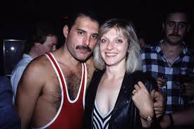Mercury's partner jim hutton explained to tim teeman for the times of london that they were both naturally private people. Freddie Mercury S Boyfriend Recalls The Moment When He Found Out That He Was Hiv Positive Metal Wani
