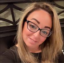 😂 Demi is officially out! #teamtaylor