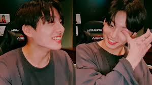 Bts fans in india rented billboards in mumbai and erected posters of. Jungkook Spent His Birthday Vlive Making A Song On The Spot With Armys Comments Hobi Surprises Jungkook With A Cake Allkpop