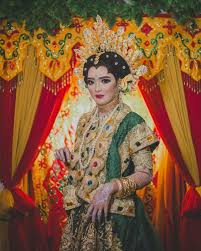 Check spelling or type a new query. Parade Pengantin Bugis Mengenakan Baju Bodo Kaya Warna Memikat Setiap Orang Yang Memandangnya