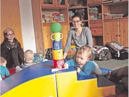 Es schließt sowohl inhaltlich als auch von struktur und konzeption an das lehrwerk erkundungen b2. Pekip Kurse In Der Familienbildungsstatte Sind Programm Fur Mutter Und Kind Evangelische Familienbildungsstatte In Klotze
