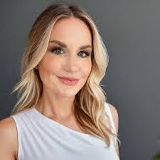 Karla White's Instagram, Twitter & Facebook