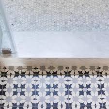 For an out of the box look, you could play with some irregular patterns and motifs and choose colors like blue and turquoise to give your bathroom a truly refreshing mosaic look. Blue Mosaic Floor Tiles Design Ideas