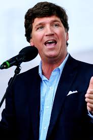 Tucker Carlson, chi è il complottista di destra scaricato da Fox News