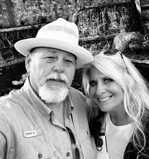 We are schwinn owners, 1992 4 spd Womens SS & 1980 Mens Heavy Duti…