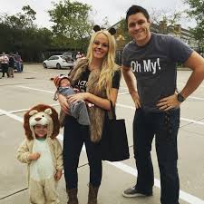 Halloween Family Costume Ideas To Make Us Look Even Gorgeous Family Halloween Costumes Lion Halloween Costume Family Costumes