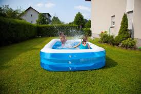Den traum vom eigenen pool im garten oder im keller erfüllen sich immer mehr hauseigentümer. Swimmingpool In Garten Integrieren 4 Moglichkeiten Vorgestellt