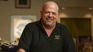 Rick handling the business by purchasing books at the right price and selling them for their actual worth captivates the fans. Rick Harrison Pawn Stars Cast History Channel