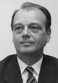 Hírvivők 27. Dr. Andics László (Az építkezés kezdetének 70. évfordulójához  közeledve büszkén felsoroljuk azokat a földijeinket/barátainkat, akiket  dunaújvárosiként tartunk számon, és akik már a városhatáron túlra is  elvitték városunk jó hírét.) Azonkívül,