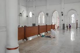 Bagiaman hukumnya wanita haid ikut kajian dimasjid? Bolehkah Wanita Saat Haid Masuk Ke Dalam Masjid Umroh Com