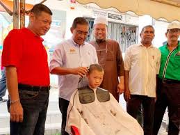 Kisah warak tok guru nik aziz walaupun 20 tahun jadi menteri besar kelantan ustaz shamsuri ahmad. Berkat Tunjuk Ajar Arwah Tok Guru Nik Aziz
