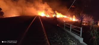 A pescara è scoppiato un vasto incendio nella zona sud della città. Linea Pescara Termoli Incendio Sui Binari Traffico Riattivato Fra Vasto San Salvo E Montenero