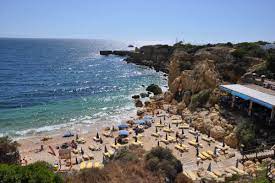 You will find this beach on the south coast of the algarve a few kilometres west of the popular holiday resort of albufeira.the name praia do castelo comes from some of its rock formations that are reminiscent of the battlements of a castle. Praia Do Castelo Albufeira