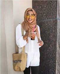You can see how beautiful these plus size women look, no matter what outfit style or what color they wear. 14 Best Summer Hijab Styles Outfits To Wear For School