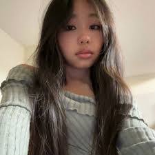 Daisy Vue's Instagram, Twitter & Facebook