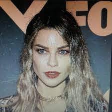 Lisa Hunsberger's Instagram, Twitter & Facebook